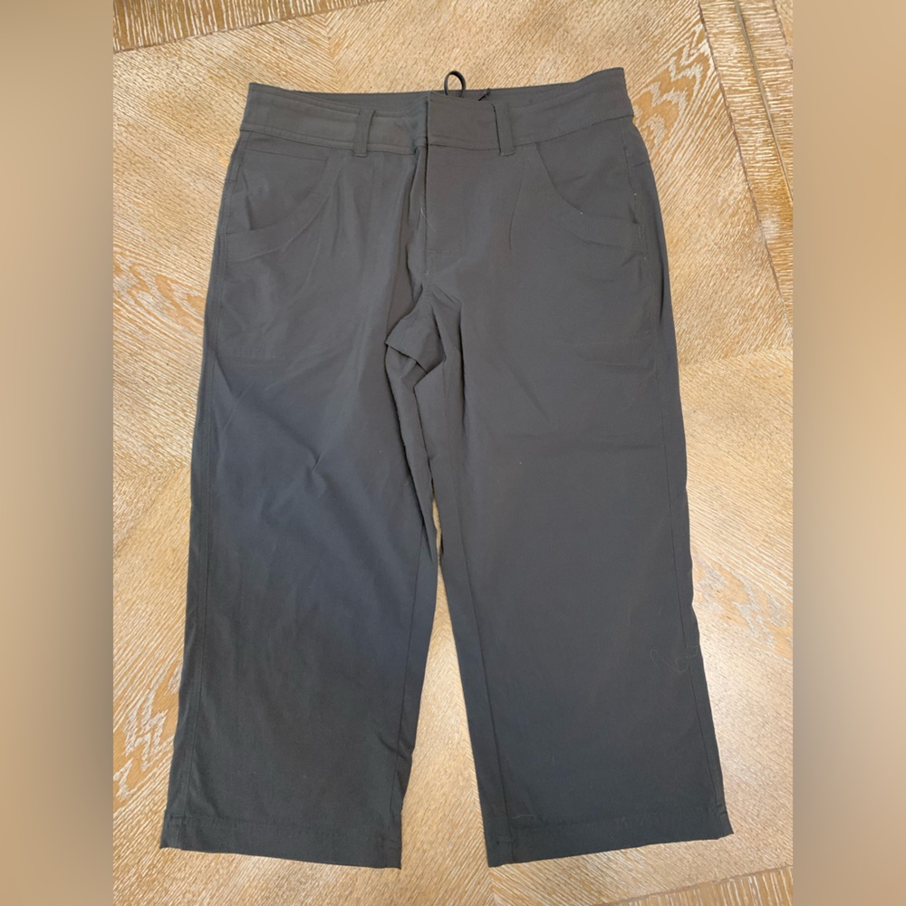Lucy Small Pet Gray Nylon Capri Active Workout Pants Draw Waist 32” Inseam 21”